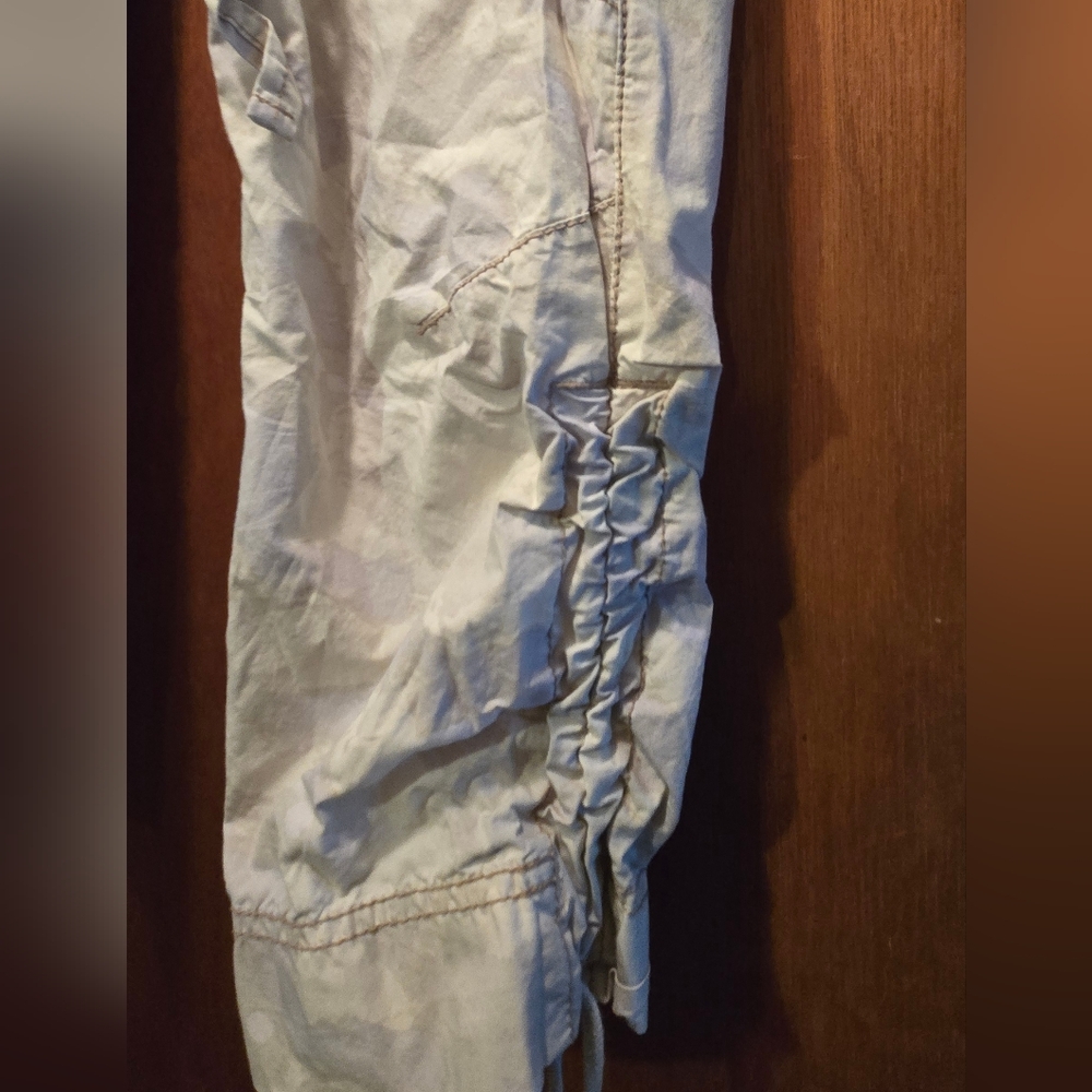 DKNY cute light colored camo capris sz2 - Picture 3 of 7